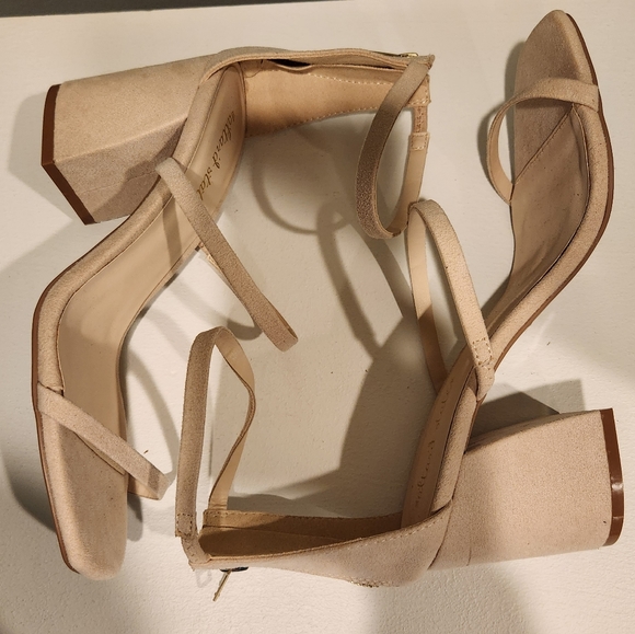 NWOT! HEELS | TAN SUEDE size 6.5 - Picture 5 of 10